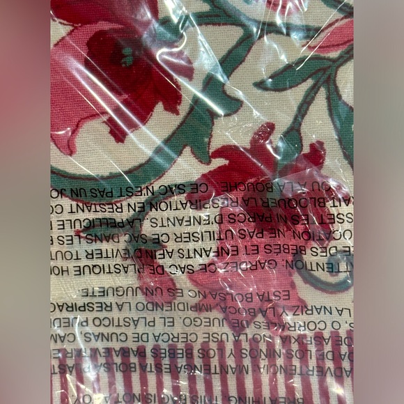 Rosy Floral Hearts Tea Towel - Picture 2 of 10